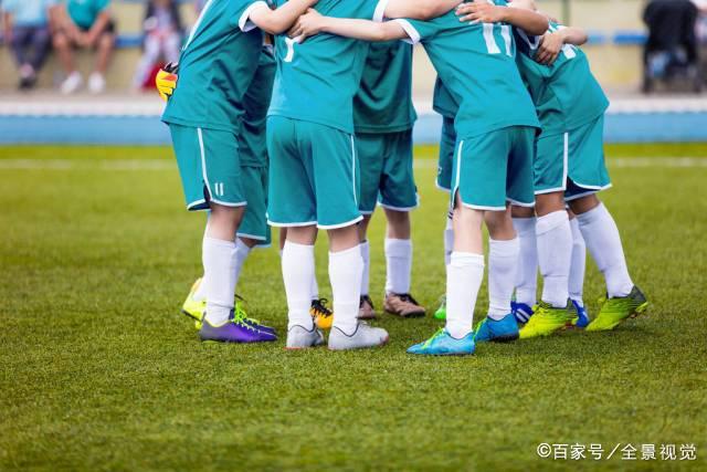 滕哈格：桑乔不愿踢右路致曼联高价引入安东尼